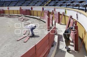 PLAZA DE TOROS . EL RELICARIO