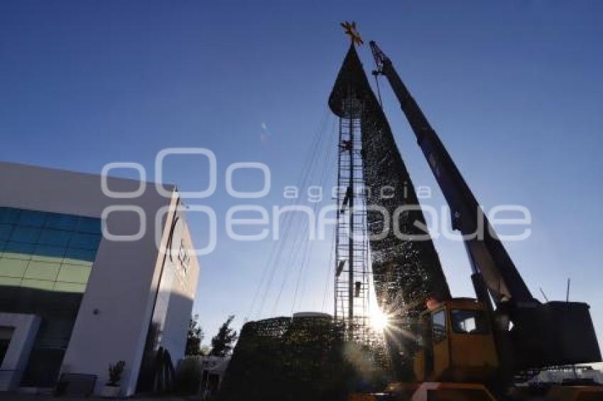 BUAP . ÁRBOL NAVIDEÑO