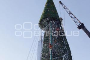 BUAP . ÁRBOL NAVIDEÑO