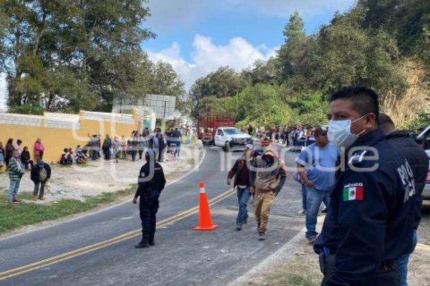 XIUTETELCO . BLOQUEO CARRETERO