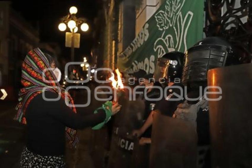 MANIFESTACIÓN . FEMINISTAS