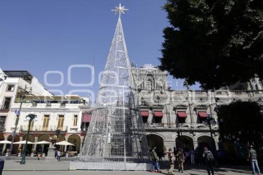 ÁRBOL DE NAVIDAD . ZÓCALO DE PUEBLA