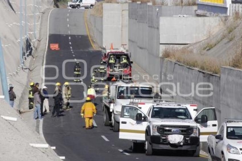 AUTOPISTA . PIPA ATORADA