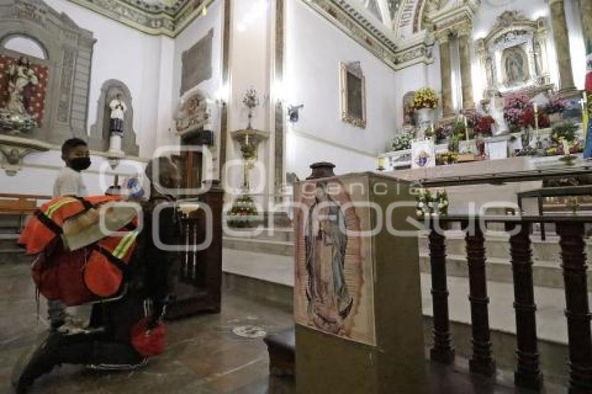 PEREGRINOS A LA BASÍLICA