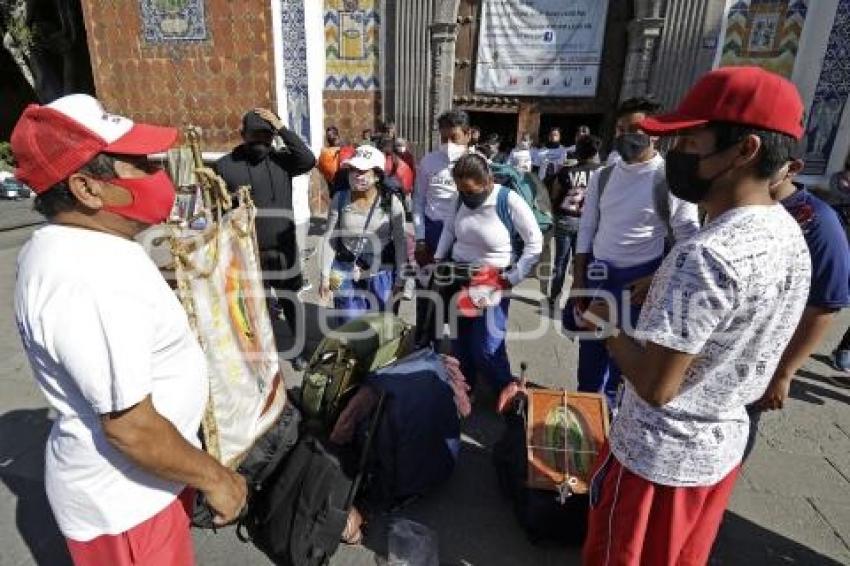 PEREGRINOS A LA BASÍLICA