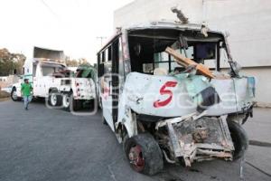 TRANSPORTE PÚBLICO . CHOQUE