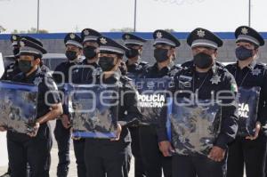 CHOLULA . ENTREGA UNIFORMES POLICÍA MUNICIPAL