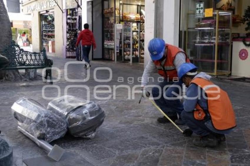 CENTRO HISTÓRICO . BOTES DE BASURA