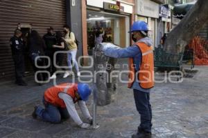 CENTRO HISTÓRICO . BOTES DE BASURA