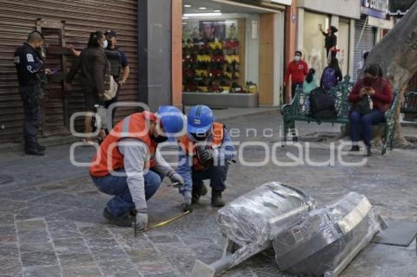 CENTRO HISTÓRICO . BOTES DE BASURA