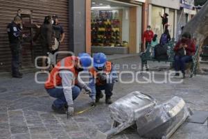 CENTRO HISTÓRICO . BOTES DE BASURA