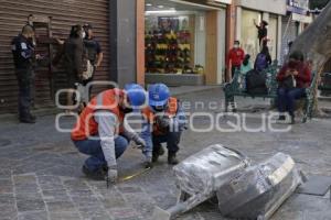 CENTRO HISTÓRICO . BOTES DE BASURA