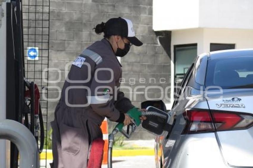 ECONOMÍA . GASOLINA