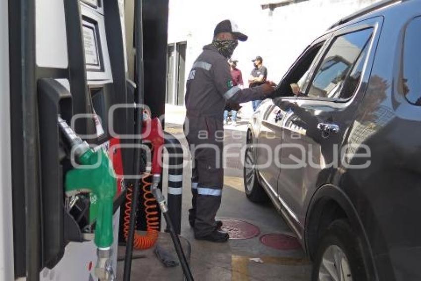 ECONOMÍA . GASOLINA