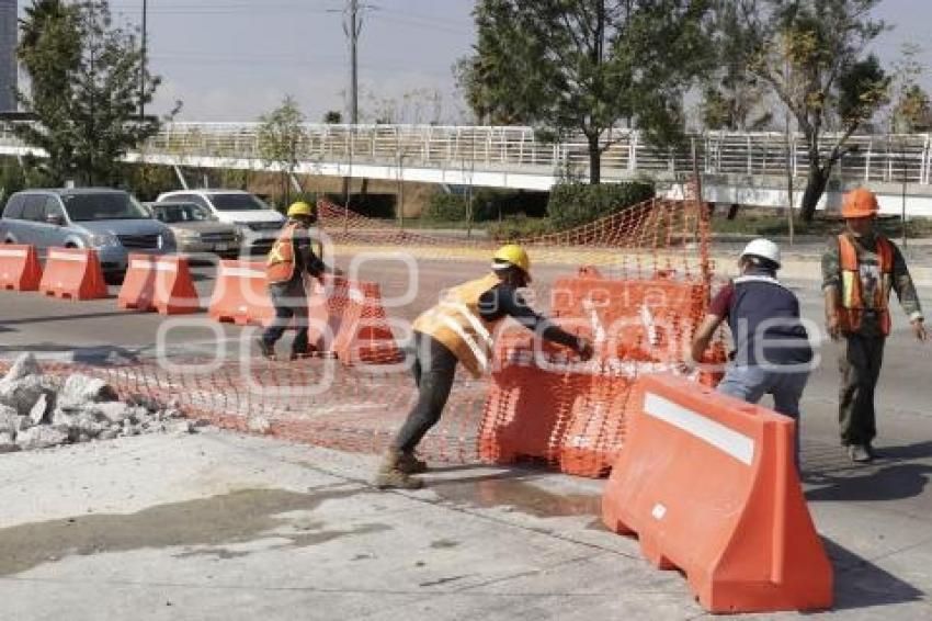 OBRA VÍA ATLIXCÁYOTL . TRÁFICO