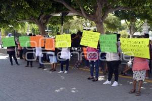 TEHUACÁN . MANIFESTACIÓN COMERCIANTES