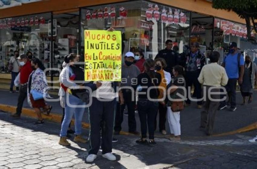 TEHUACÁN . MANIFESTACIÓN COMERCIANTES