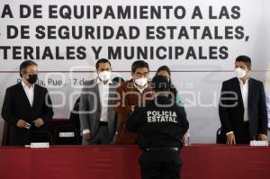 ENTREGA . RECONOCIMIENTOS Y EQUIPAMIENTO