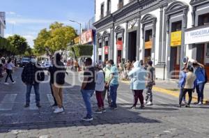 TEHUACÁN . MANIFESTACIÓN COMERCIANTES