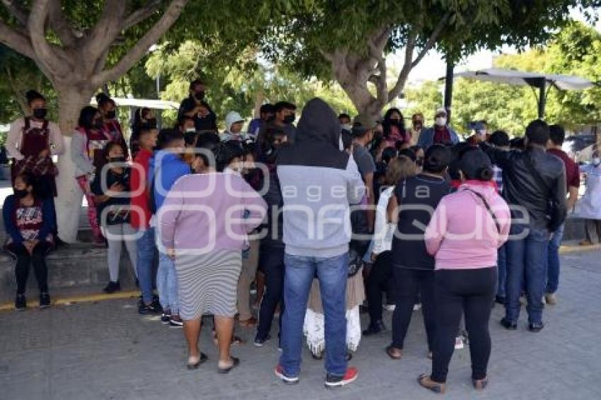 TEHUACÁN . MANIFESTACIÓN COMERCIANTES