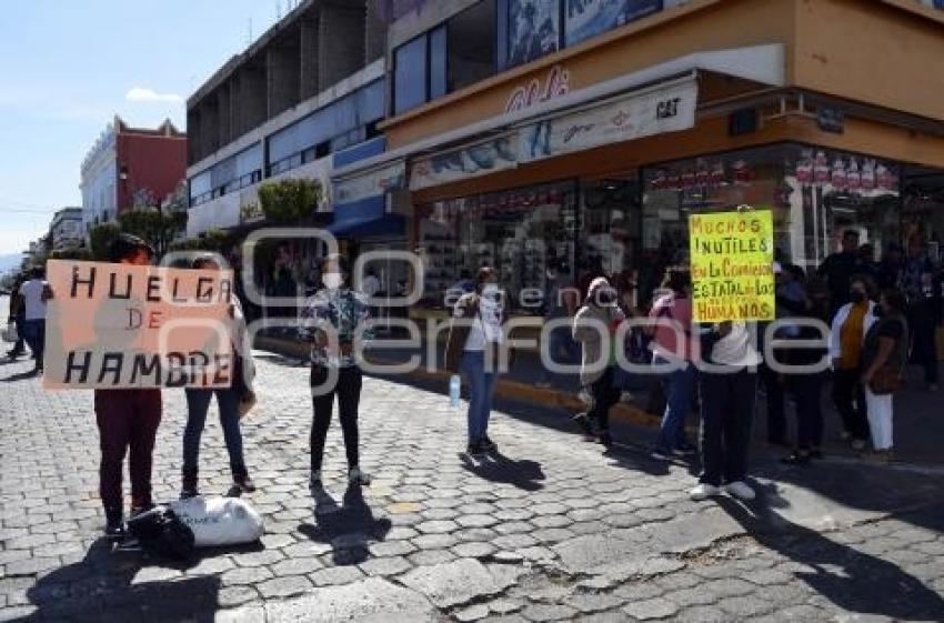 TEHUACÁN . MANIFESTACIÓN COMERCIANTES