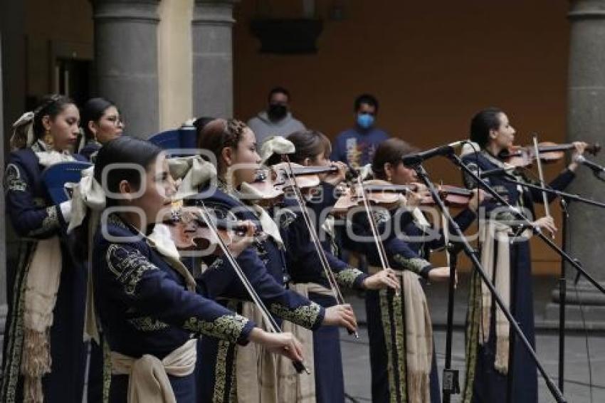 MARIACHI FEMENIL