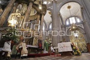 CATEDRAL . MISA