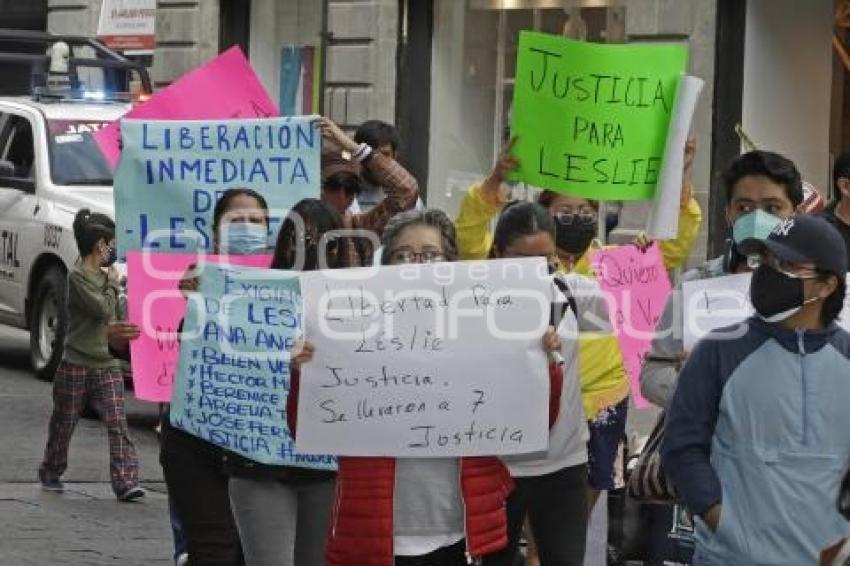 PROTESTA . CASO LESLIE