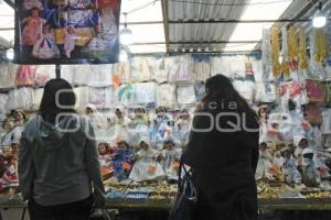 TLAXCALA . VESTIMENTA NIÑOS DIOS