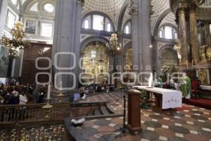 CATEDRAL . MISA