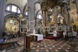 CATEDRAL . MISA
