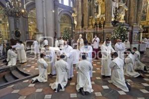 RELIGIÓN . ORDENACIÓN SACERDOTAL