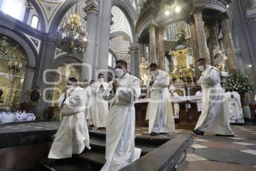 RELIGIÓN . ORDENACIÓN SACERDOTAL