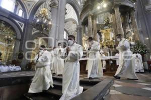 RELIGIÓN . ORDENACIÓN SACERDOTAL