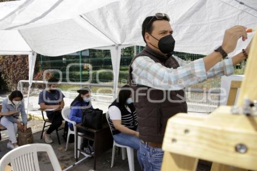 UDLAP . CLASES EN CARPAS