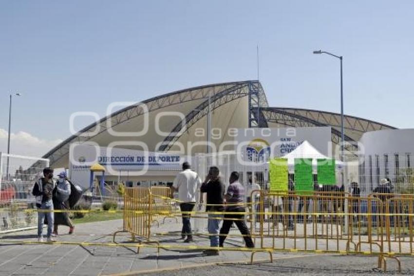 VACUNA COVID-19 . POLIDEPORTIVO FLOR DEL BOSQUE