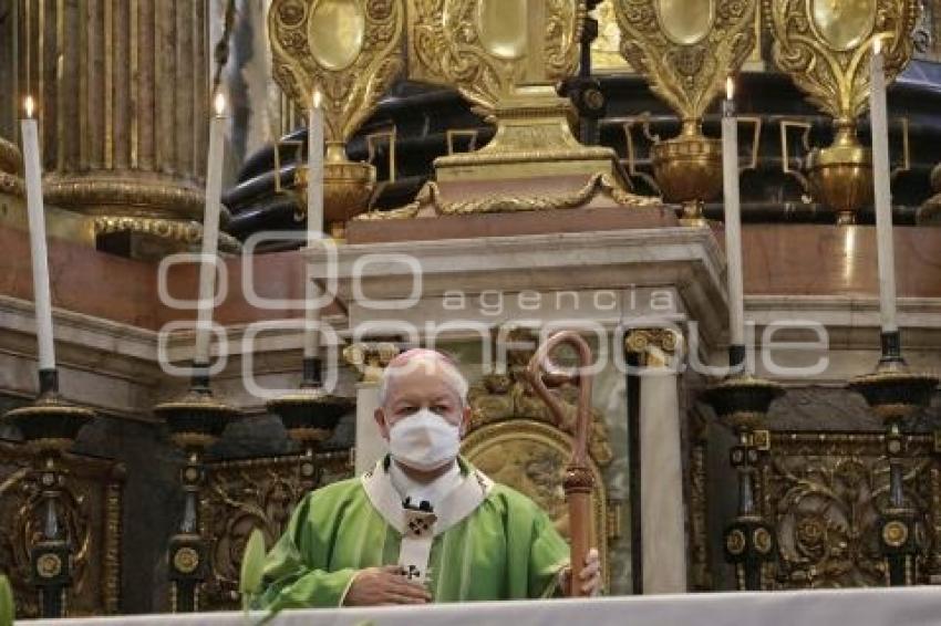 CATEDRAL . MISA