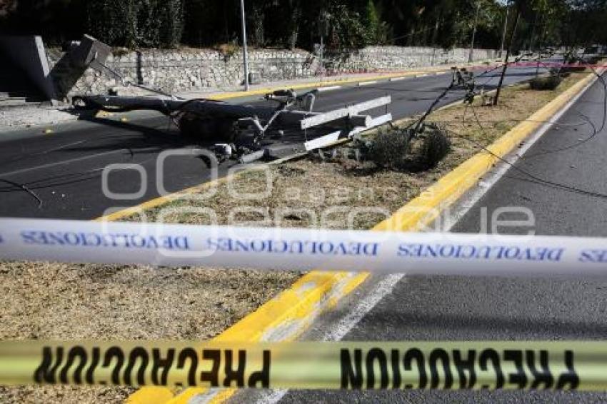 POSTE DE LUZ DERRIBADO