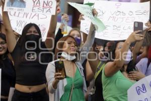 PROTESTA . MUJERES UNIDAS