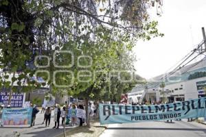 MUJERES FRENTE DE PUEBLOS UNIDOS . BLOQUEO