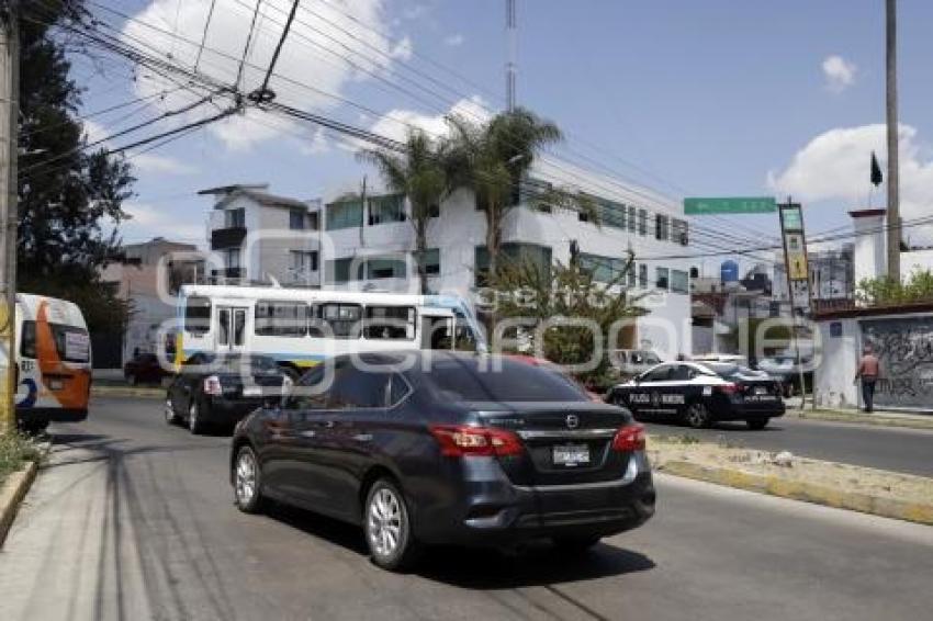 MUJERES FRENTE DE PUEBLOS UNIDOS . BLOQUEO