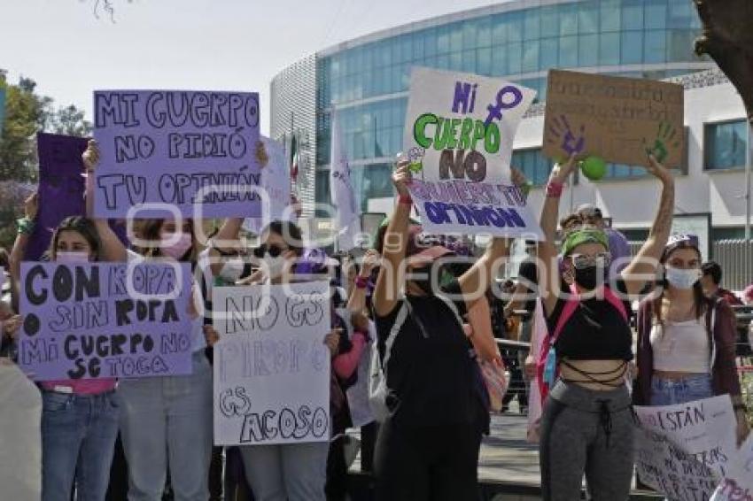 PROTESTA . MUJERES UNIDAS