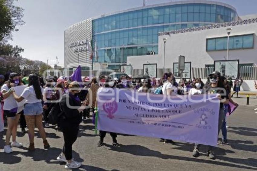 PROTESTA . MUJERES UNIDAS