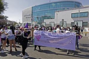 PROTESTA . MUJERES UNIDAS