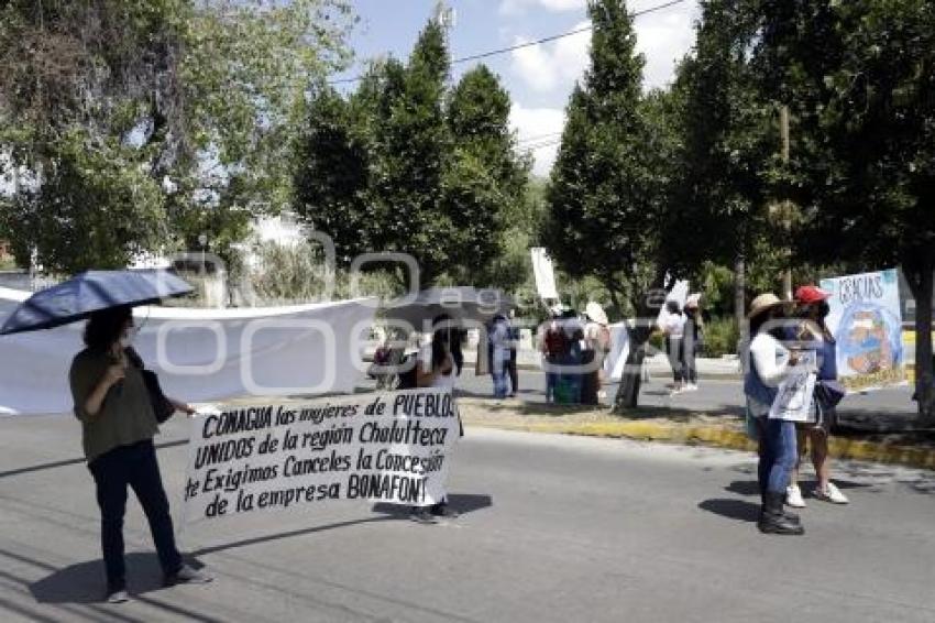 MUJERES FRENTE DE PUEBLOS UNIDOS . BLOQUEO