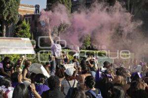 PROTESTA . MUJERES UNIDAS