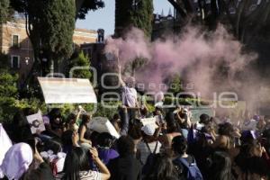 PROTESTA . MUJERES UNIDAS