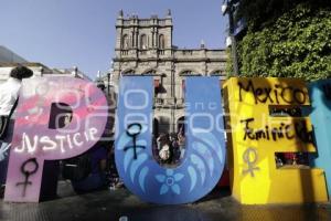 PROTESTA . MUJERES UNIDAS