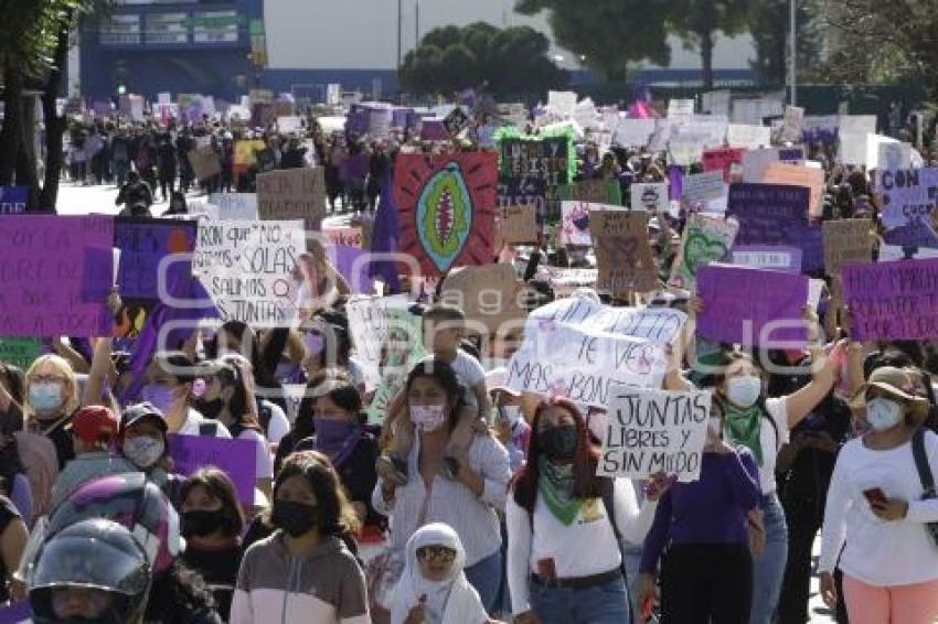 PROTESTA . MUJERES UNIDAS