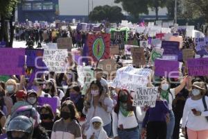 PROTESTA . MUJERES UNIDAS